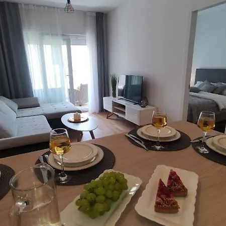 N&b Apartmán *