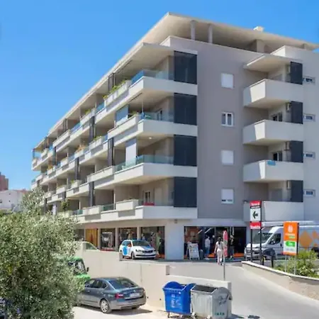 N&b Apartmán